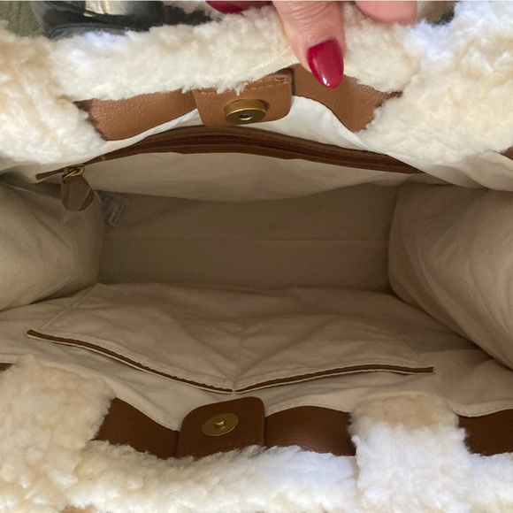 Sondra Roberts Quilted Shopper with Shearling Trim in Caramel NWOT - Picture 4 of 8